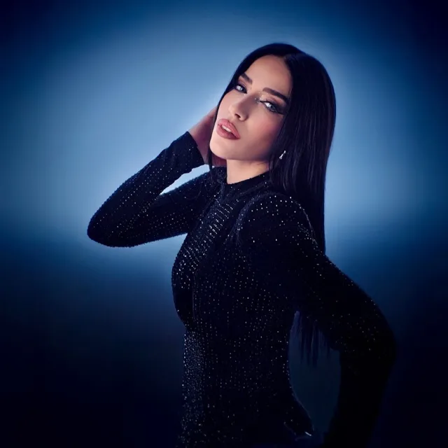Burcu Güneş fotoğrafı